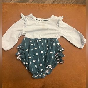 Ruffle Butts Long sleeve romper. 6-12 months.